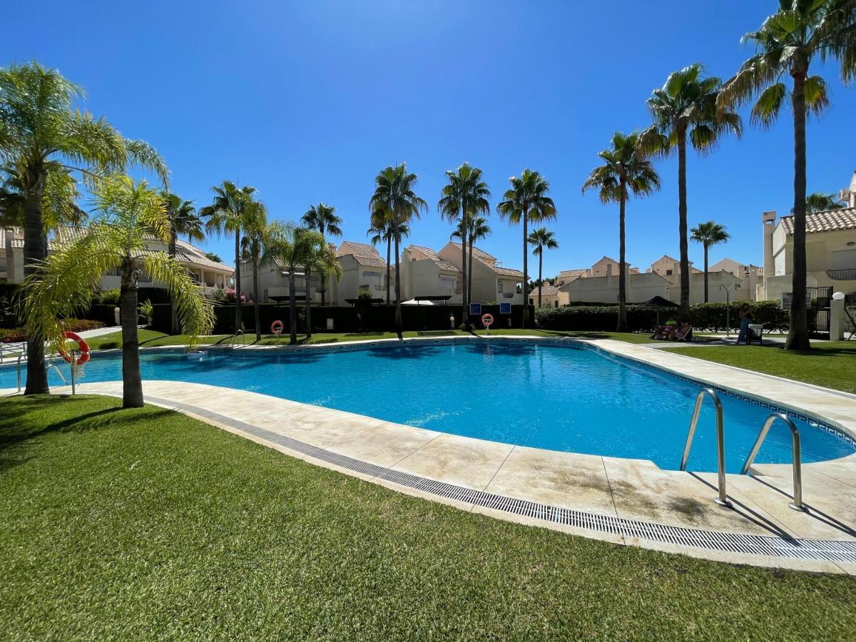 El Arenal Townhouse By The With Swimming Pool - Eaw Homes Hébergement de vacances Marbellac